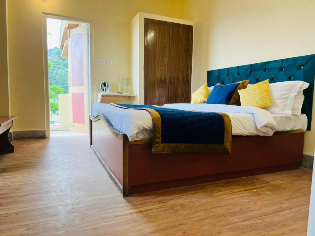 The Ashoka Inn 300mts walkable from Mall Road