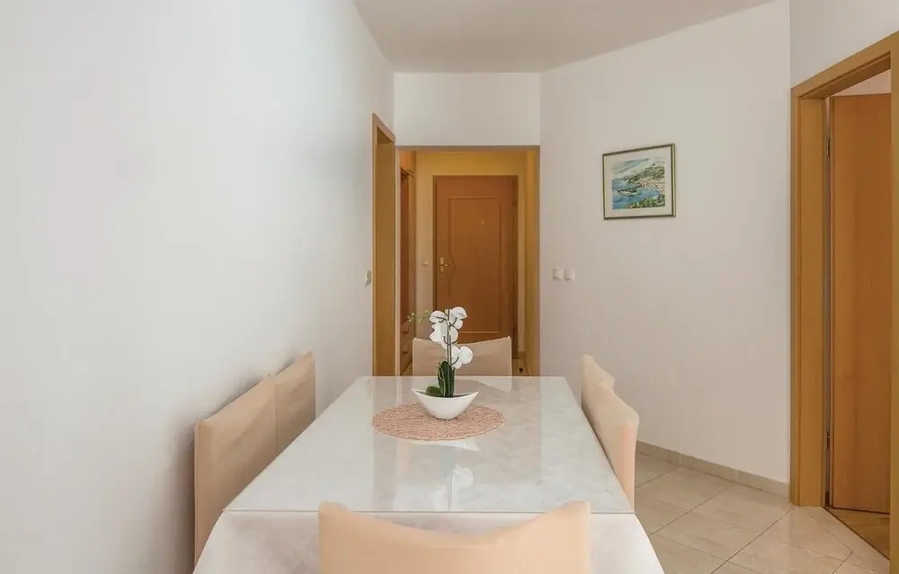 Beautiful Home in Makarska With Wifi and 2 Bedrooms