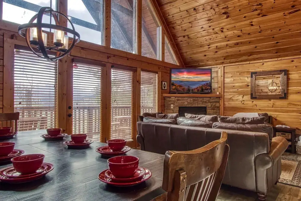 Cub Path Lodge - Luxurious 5/5 With Theatre Room And Mountain Views! 5 Bedroom Cabin by RedAwning