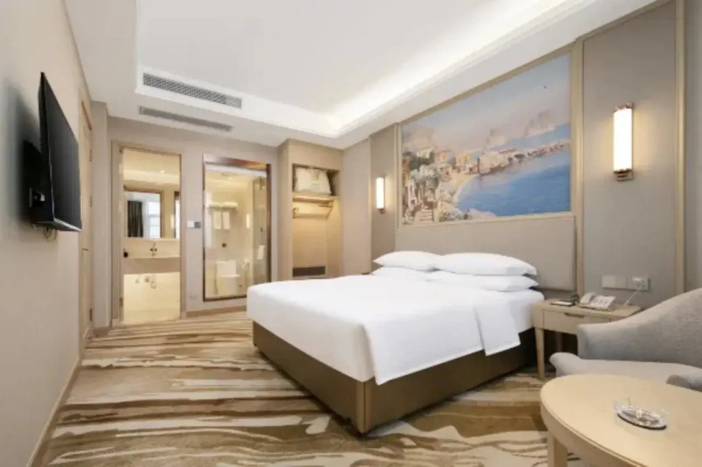 Vienna International Hotel (Wuhan Miaoshan Institute of Technology)