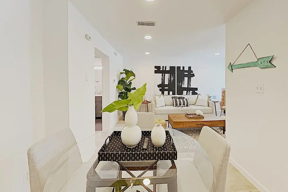 Luxe Clarksville Hideaway W/ Walkable Locale 1 Bedroom Condo