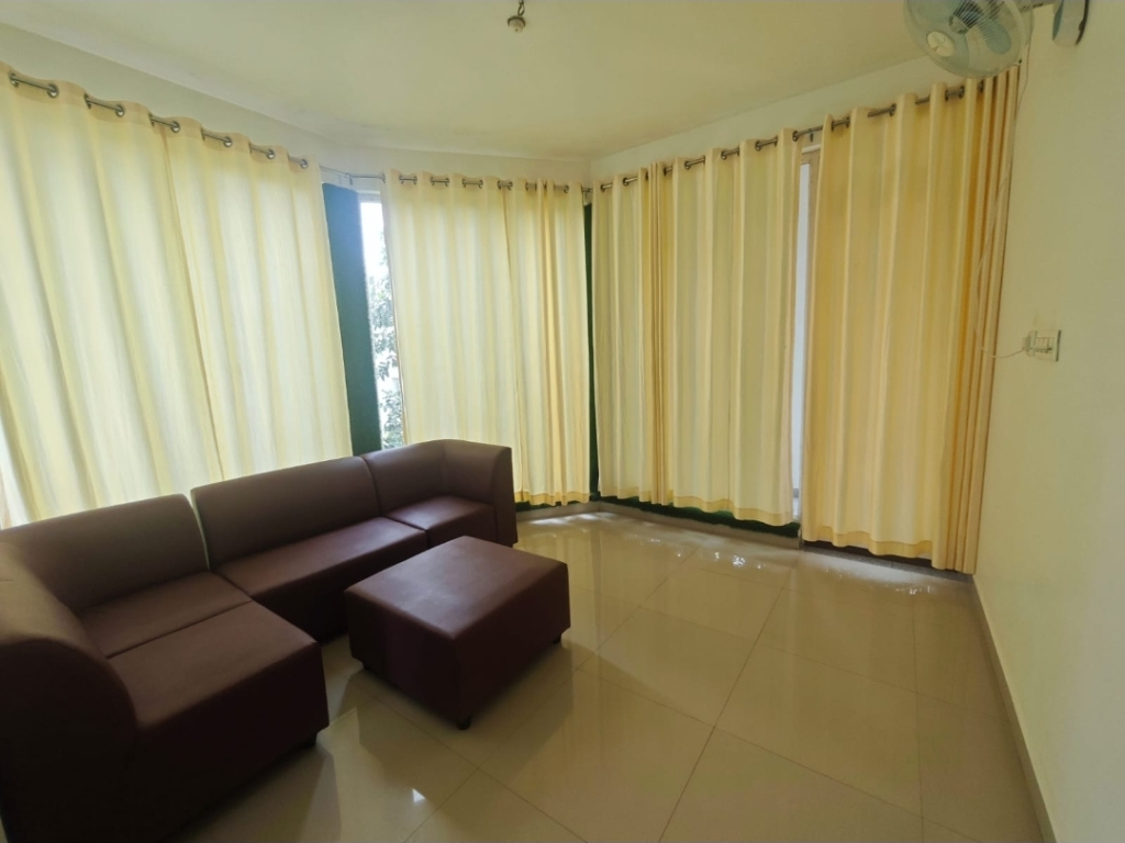 Holidayz by Stayz Royale Munnar - Misty & Sunrise Experience