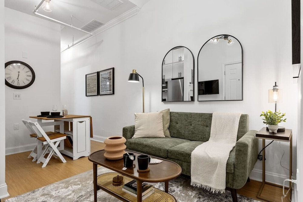 2BR 2BA in Historic Brownstone Near Subway
