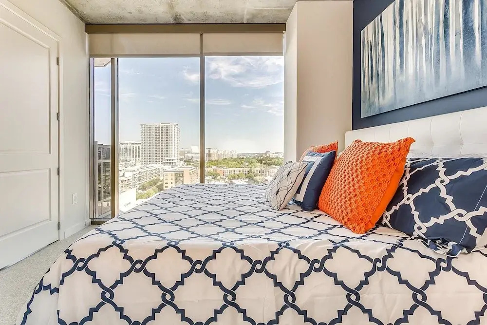 Plush 1BR w/ Pool + Gym in Victory Park
