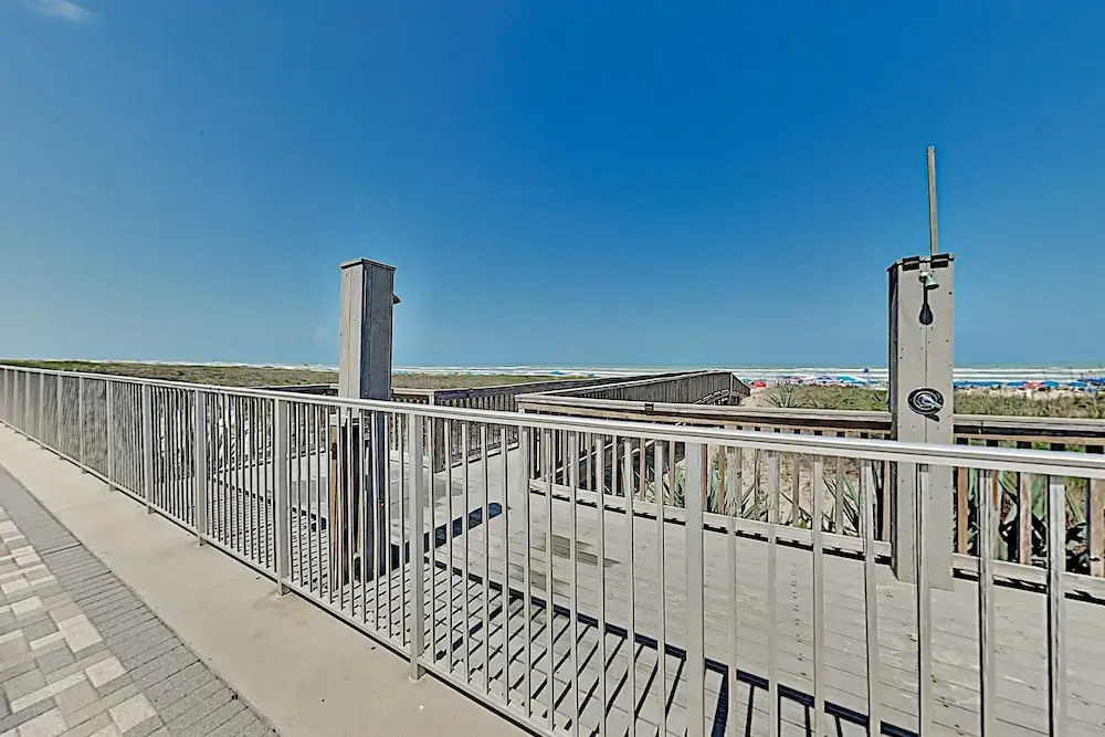 Modern Las Olas - Ocean Views, Pool & Tennis 3 Bedroom Condo
