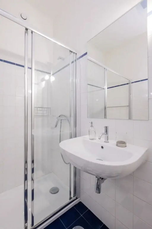 BOUTIQUE Rentals Flores Plaza
