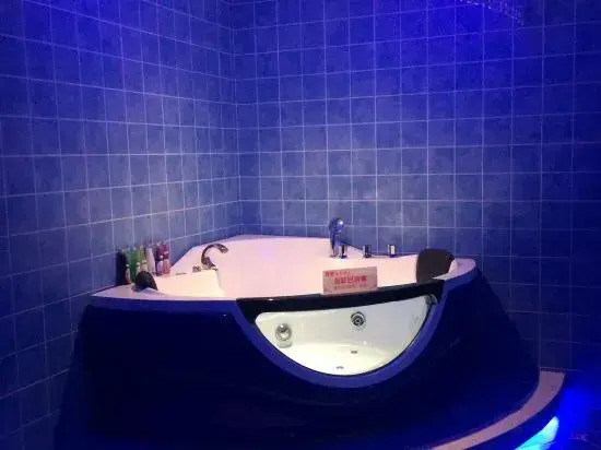 Yinhe Theme Apartment (Taiyuan Shimao Shop)