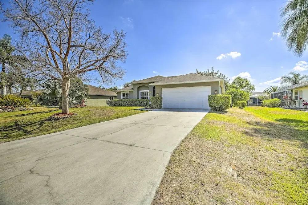Lanai & Heated Pool: Stunning Cape Coral Getaway