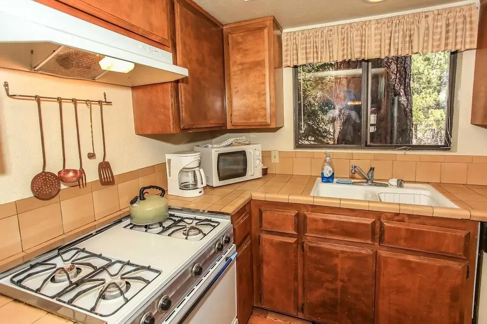 Ski In Ski Out 2 - 2 Br condo by RedAwning