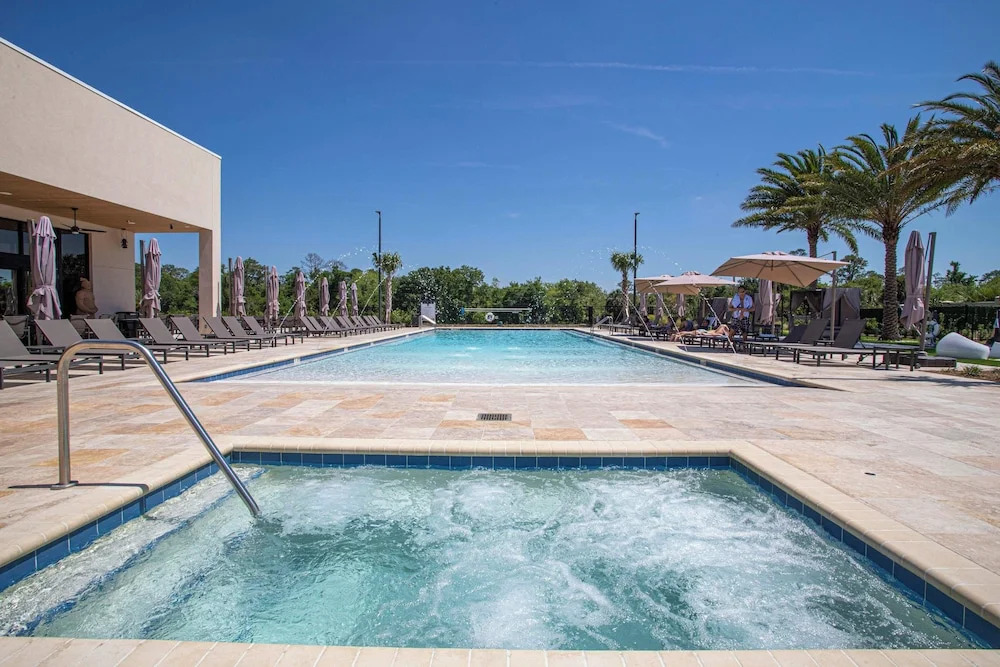 Gorgeous 4Bd Close to Disney @ Magic Village 7581