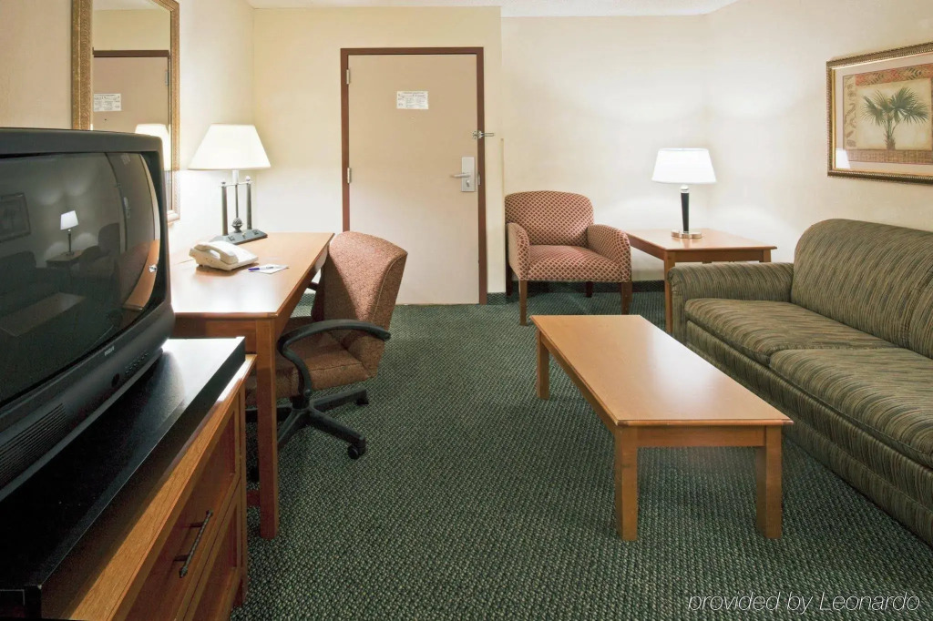 Holiday Inn Express & Suites Miami - Hialeah by IHG