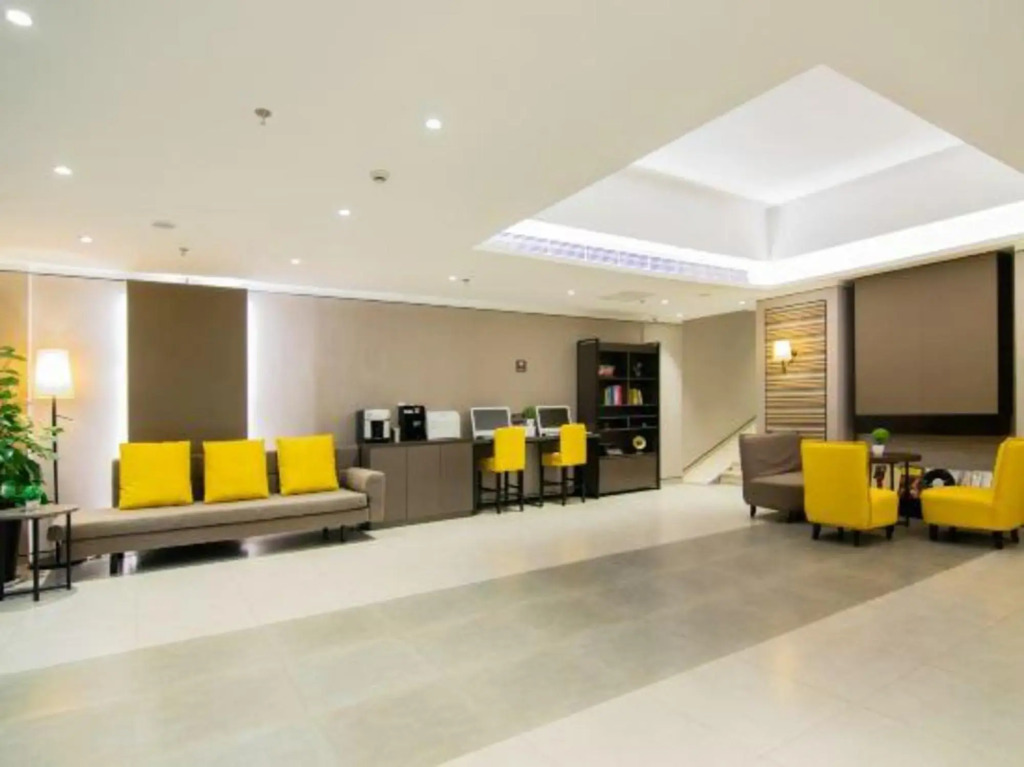Ease Hotel (Shenyang University of Aeronautics and Astronautics Metro Station)