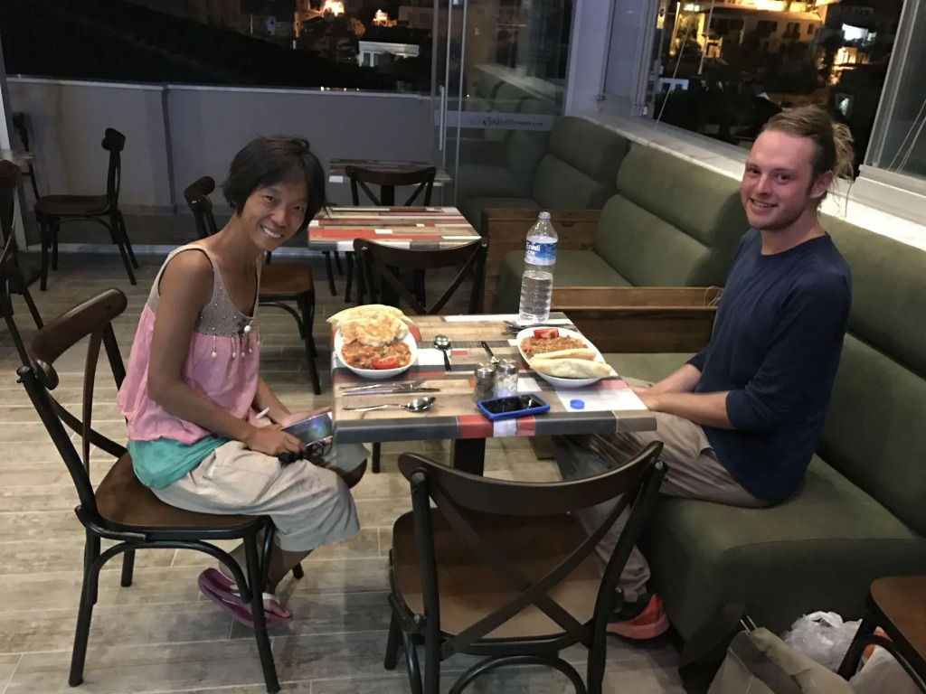 Sakura Hostel & Pub