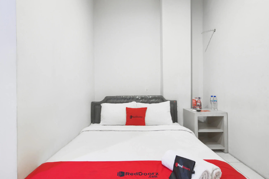 RedDoorz at Siwalankerto Surabaya