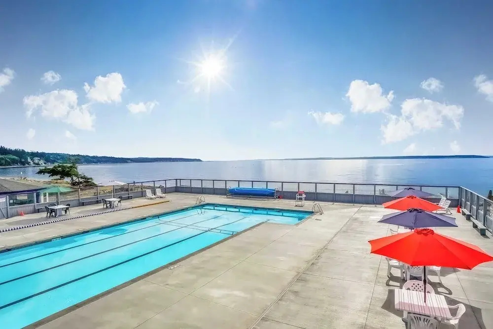 Deck Views, Fire Pit, Pool, 3 Mins to Beach Madrona Tree Retreat by Avantstay