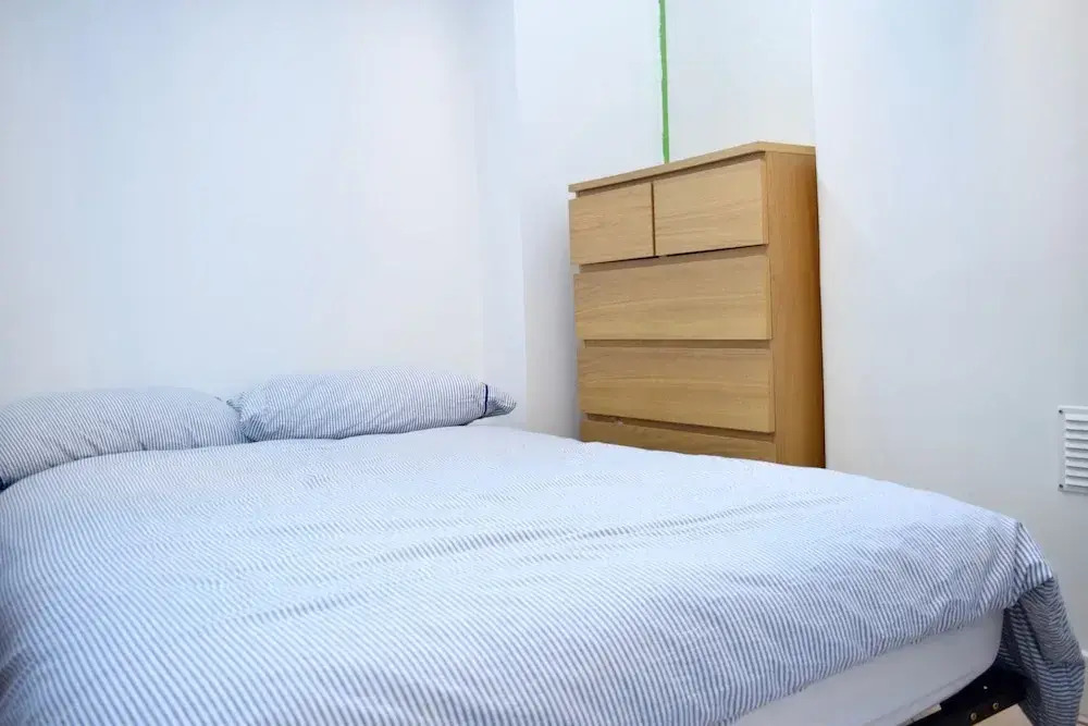 Bright 2 Bedroom Apartment With Private Patio