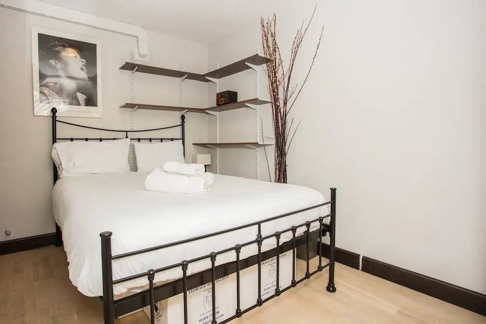 2 Bedroom Central London Apartment With Balcony