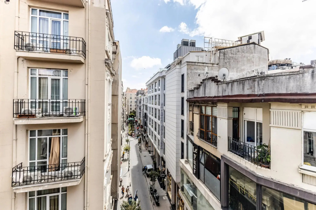 Amazing Flat near Osmanbey Metro Station