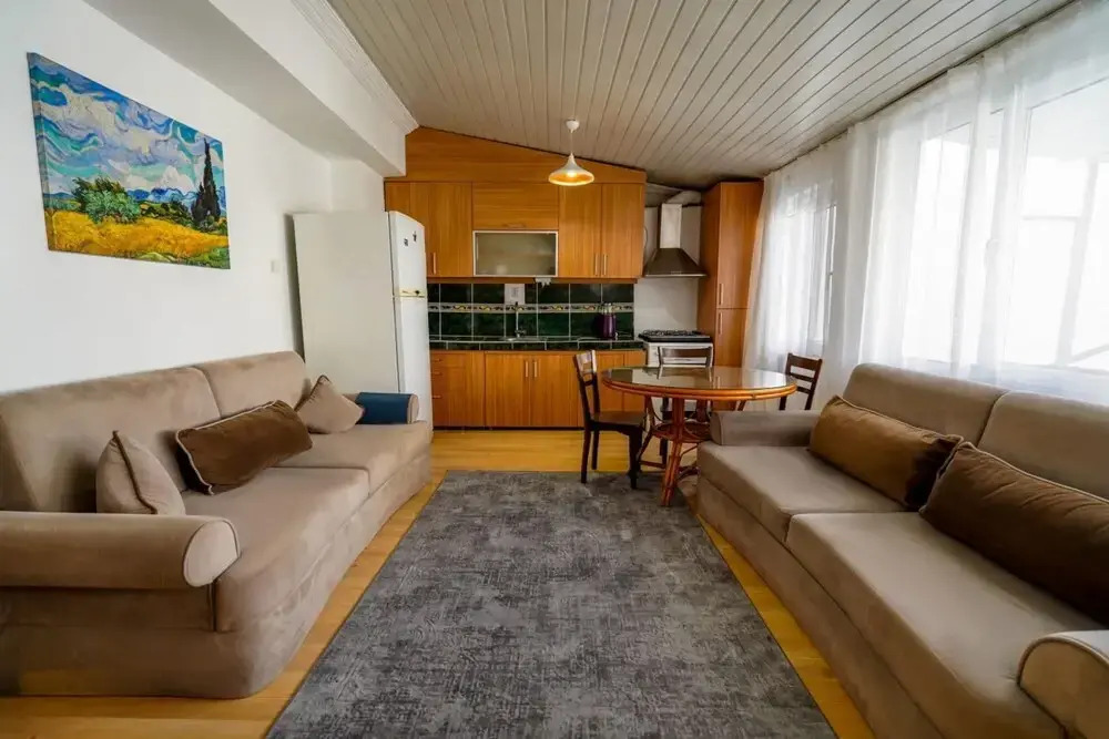 Central Flat with Balcony and Terrace in Muratpasa