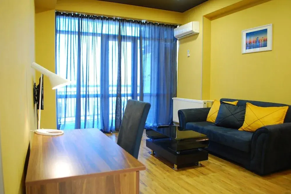Apart Hotel West