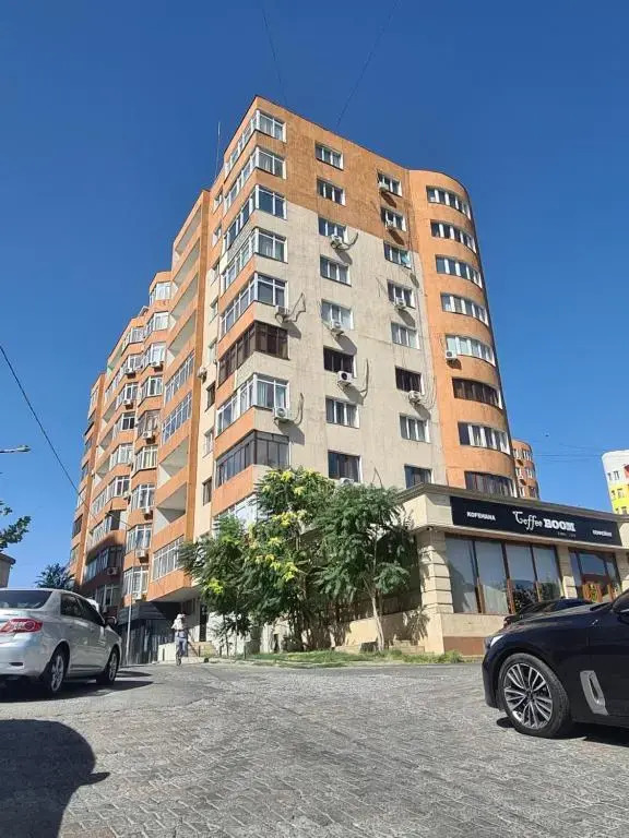 2h-kom Ljuks v tsentre Shymkenta 2