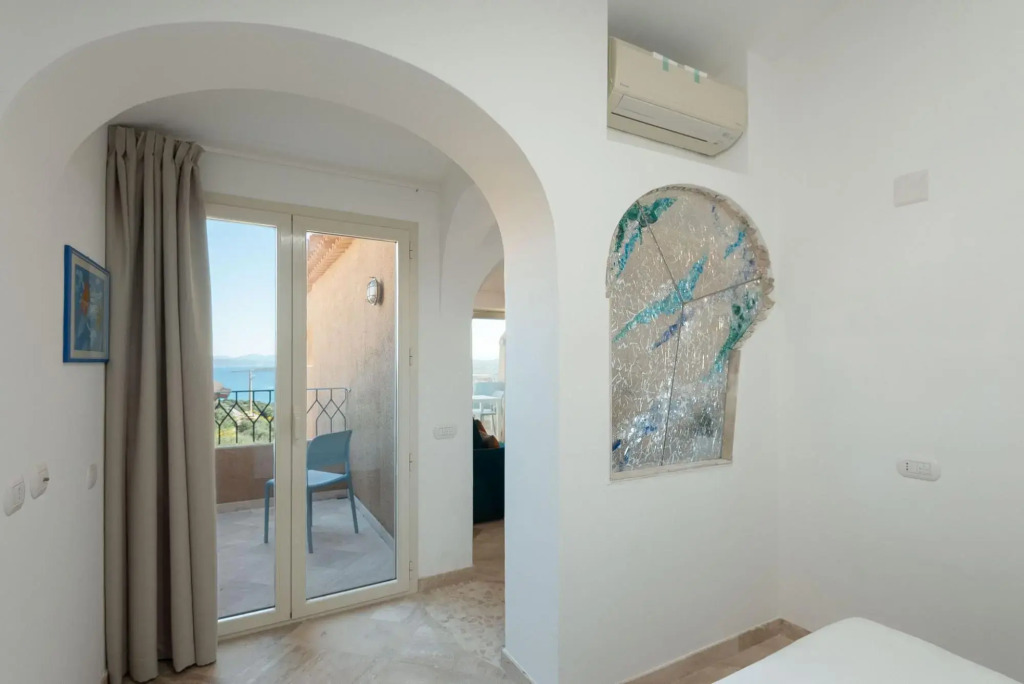 it has 1 bedroom communicating with living room with sofa bed, kitchen, large terrace (with table an-SHERDEN BILO 8