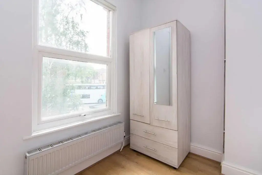 Spacious 4 bed with Parking near Nottingham City Centre - 184 Gregory House