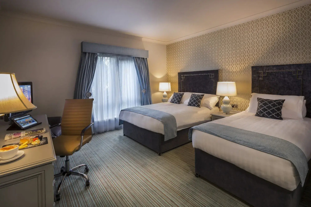 Treacys Oakwood Hotel, Shannon