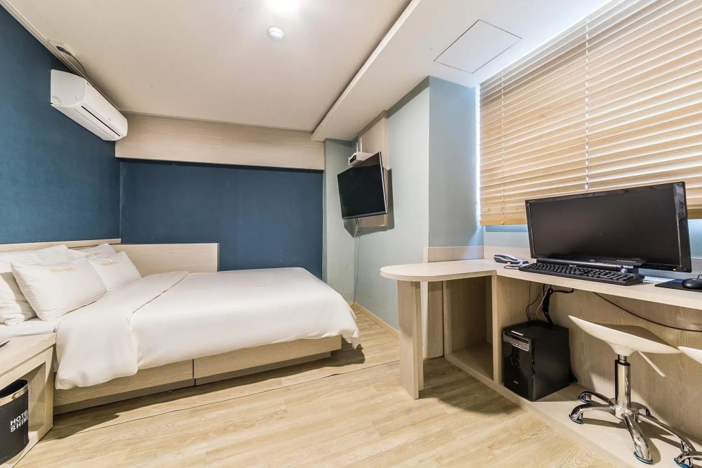 Shine Hotel