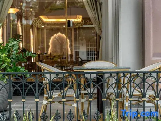 Golden Tree Hotel & Apartment