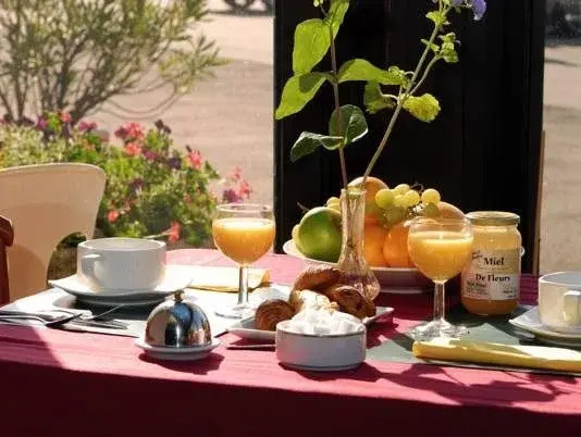 Logis Hôtel Restaurant Aux Maisons