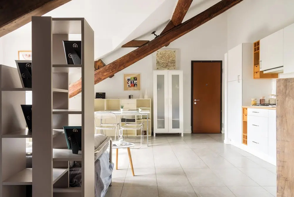 JOIVY Classic Top-Floor Studio By Park