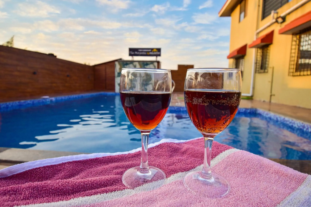 Green Meadows Large Pool & Garden by 23 Villa Stay
