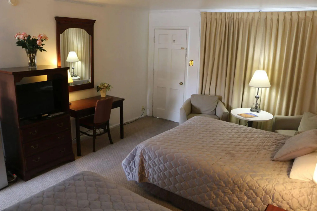 Hiway House Motel