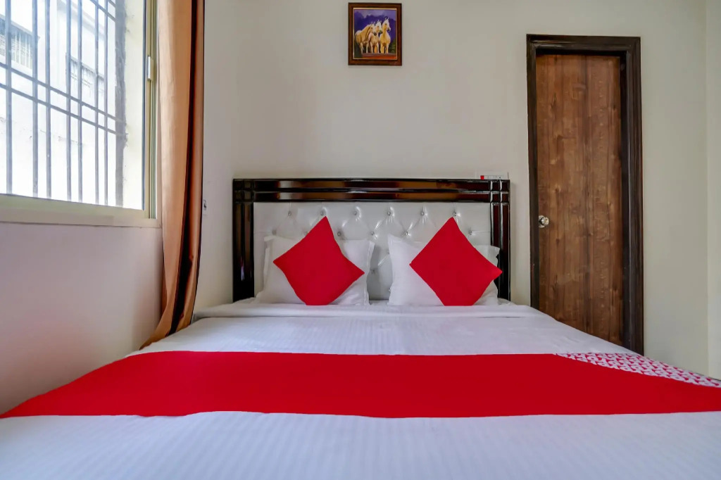 OYO 75458 Grand Inn Residency