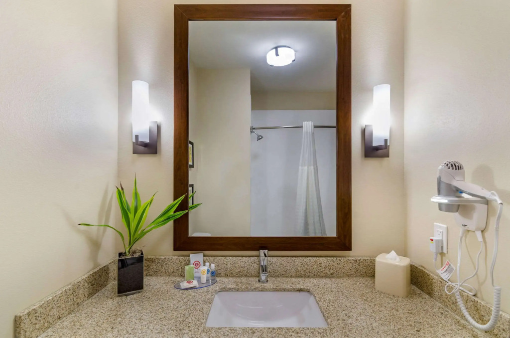 Comfort Inn & Suites Salina North