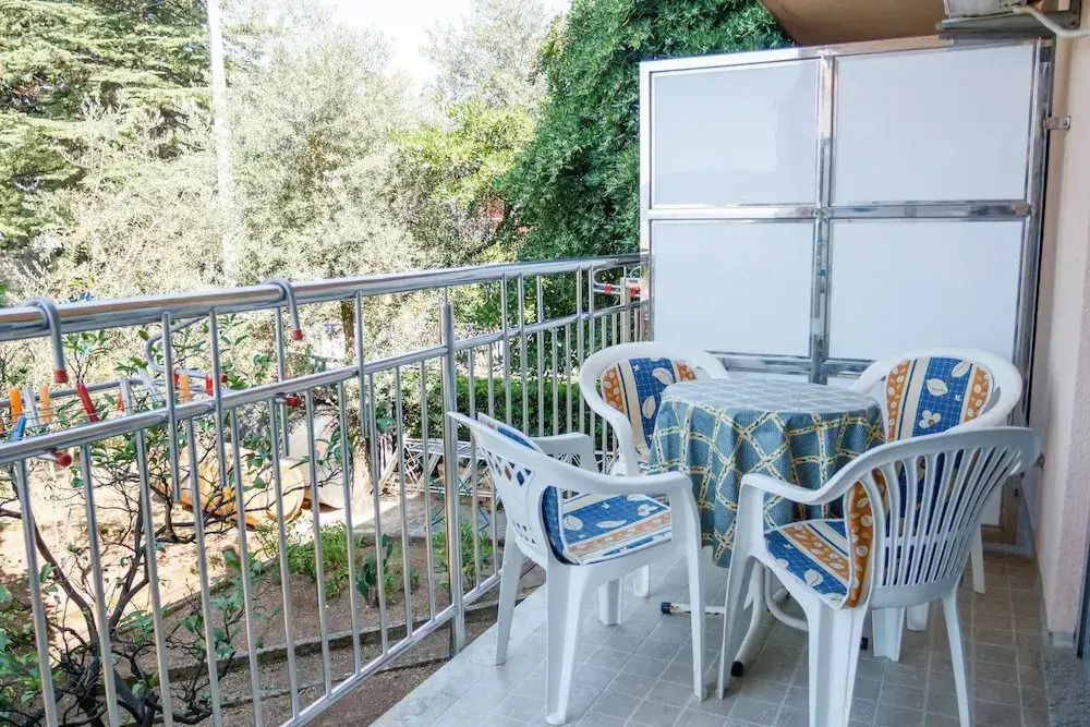 Qumi Apartments