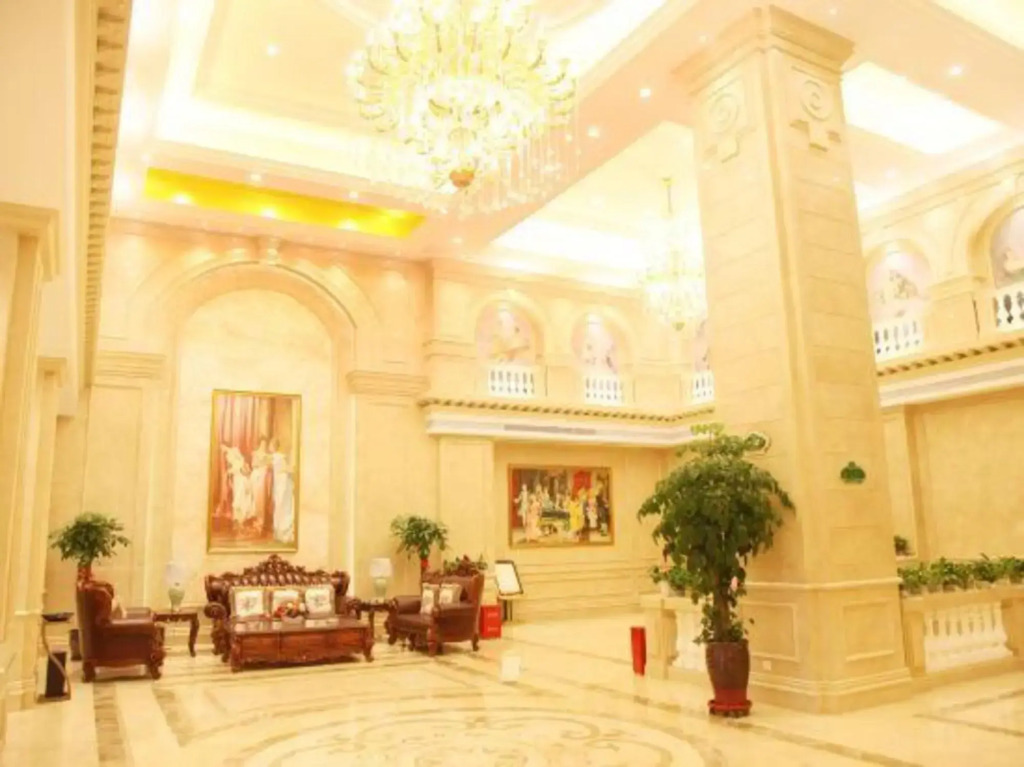 Vienna International Hotel (Zhengzhou FU Tower Metro Station)