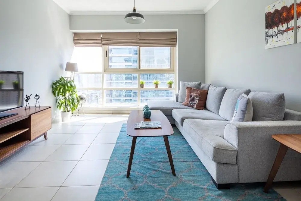 Bright & Lively 1BR Apartment With Marina Views