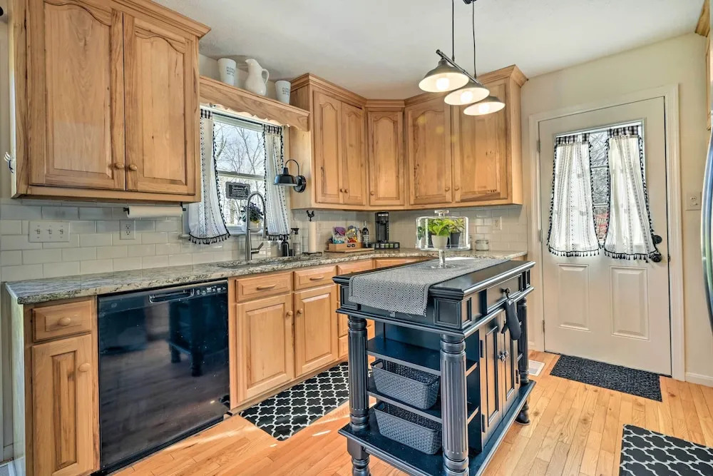 Berkeley Springs Vacation Home w/ Fire Pit