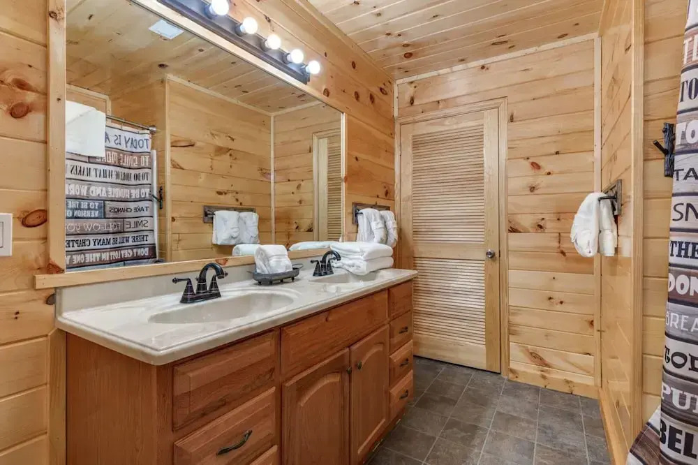 Luxury Mountain Lodge By Heritage Cabin Rentals
