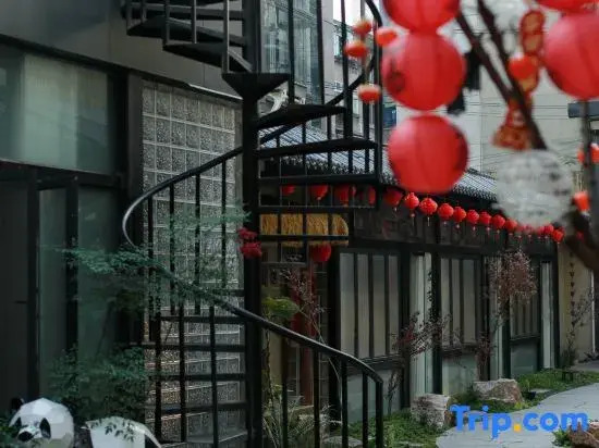 The Hidden House (Cheng Du Kuanzhai Alley People's Park Subway Station Branch)