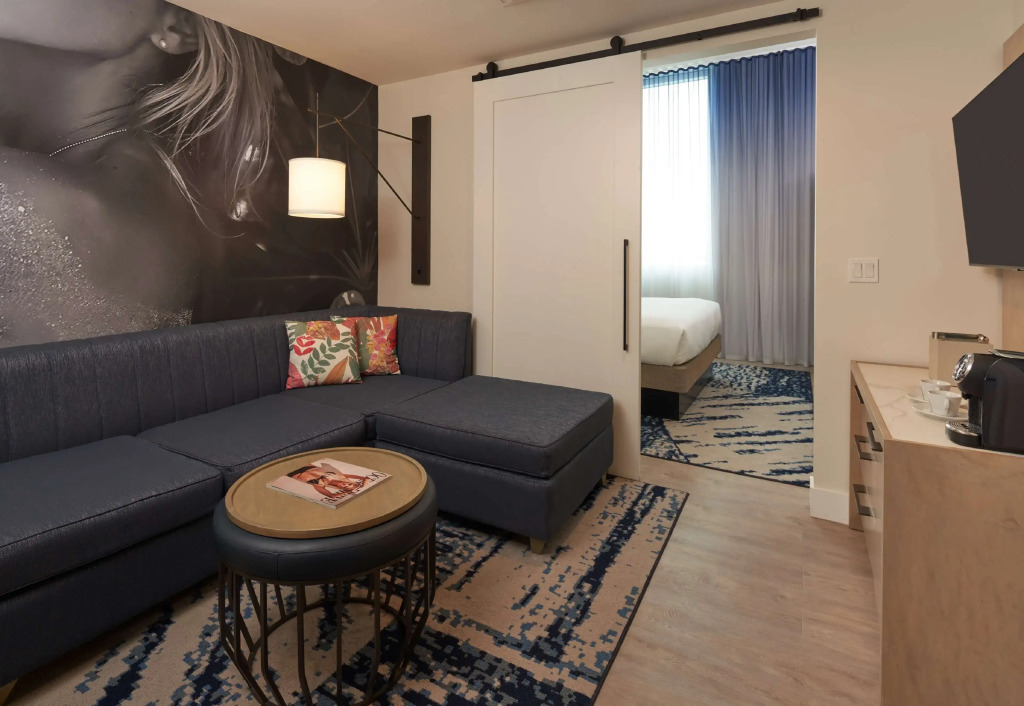 SERENA Hotel Aventura Miami, Tapestry Collection by Hilton