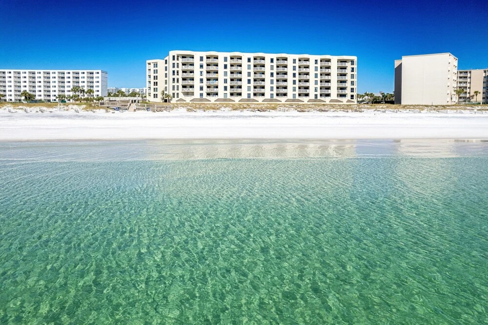 Inlet Reef 609 4 Bedroom Condo by RedAwning