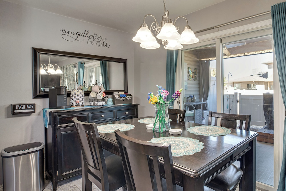 4 Mi to Main St: Grand Junction Townhome w/ Patio!