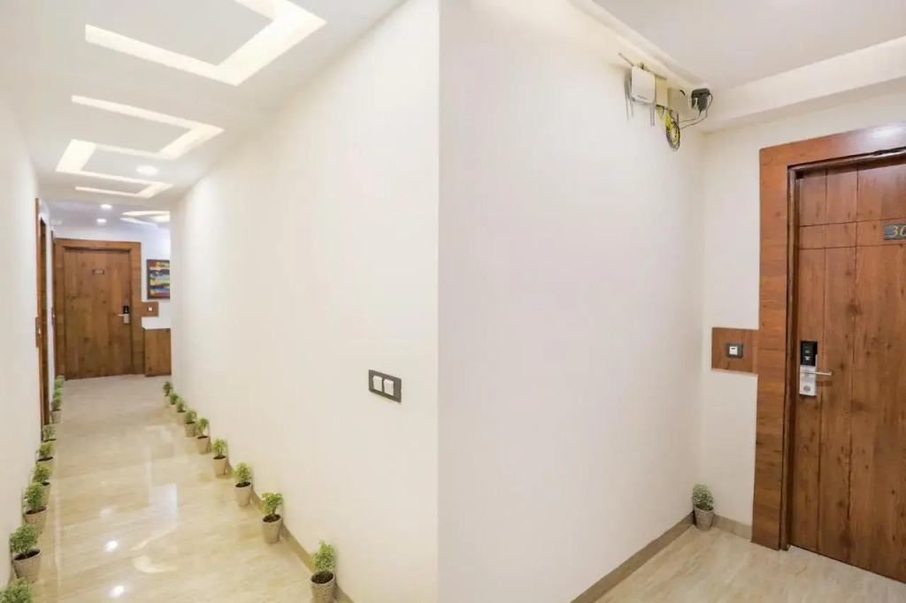 FabHotel Golf Luxury- 10 Min From Sector 42-43 Rapid Metro Station