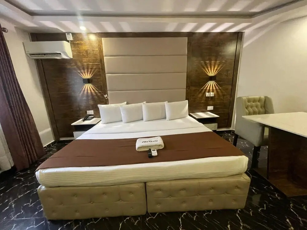 Presken Hotel Reliance