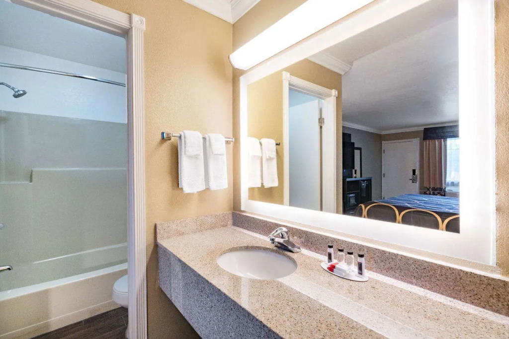 The Orchard Hotel Ukiah Wine Country Free Breakfast, Pool, & Hot Tub