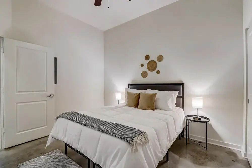 FRONTDESK RM - West Apts, River Market Dist, Kansas City