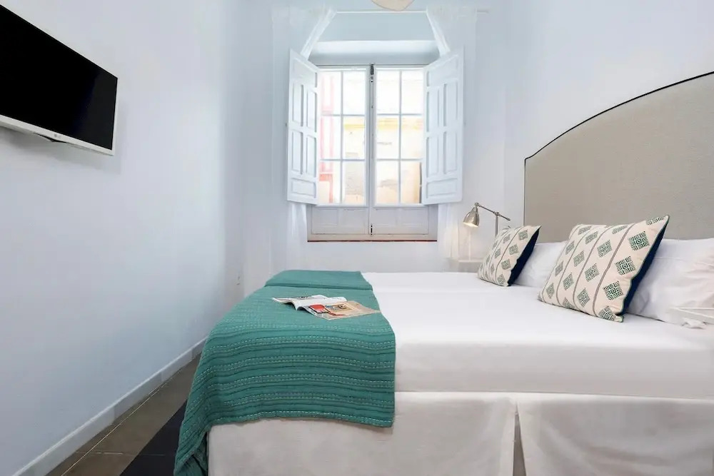 Private Terrace 5 min Walk to Cathedral 2Bd Apartment Galera II